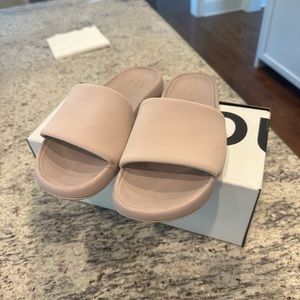 Lululemon Slides